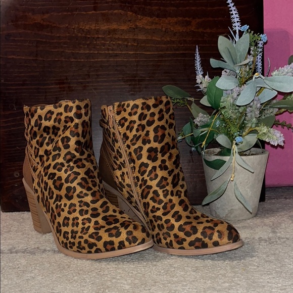 Very Volatile Tan and Brown Ankle Booties with Suede Finish - Picture 1 of 8